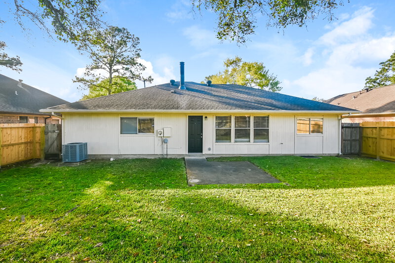 2,230/Mo, 4923 Bayboro Park Dr Friendswood, TX 77546 Rear View