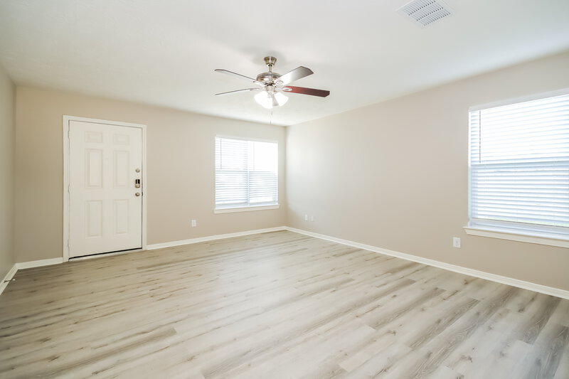 2,165/Mo, 5754 Saluda Creek Ln Houston, TX 77085 Living Room View