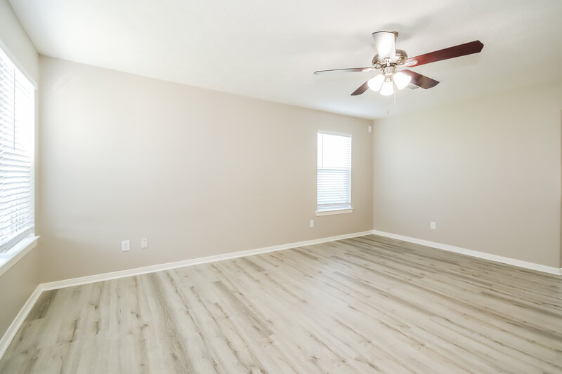2,165/Mo, 5754 Saluda Creek Ln Houston, TX 77085 Living Room View 2