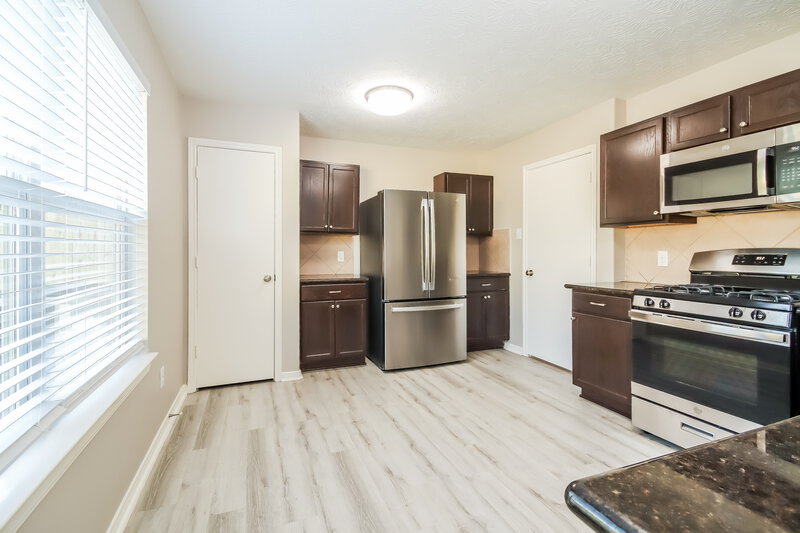 2,165/Mo, 5754 Saluda Creek Ln Houston, TX 77085 Kitchen View 2