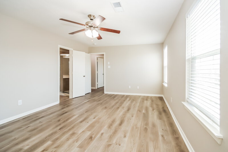 2,165/Mo, 5754 Saluda Creek Ln Houston, TX 77085 Main Bedroom View