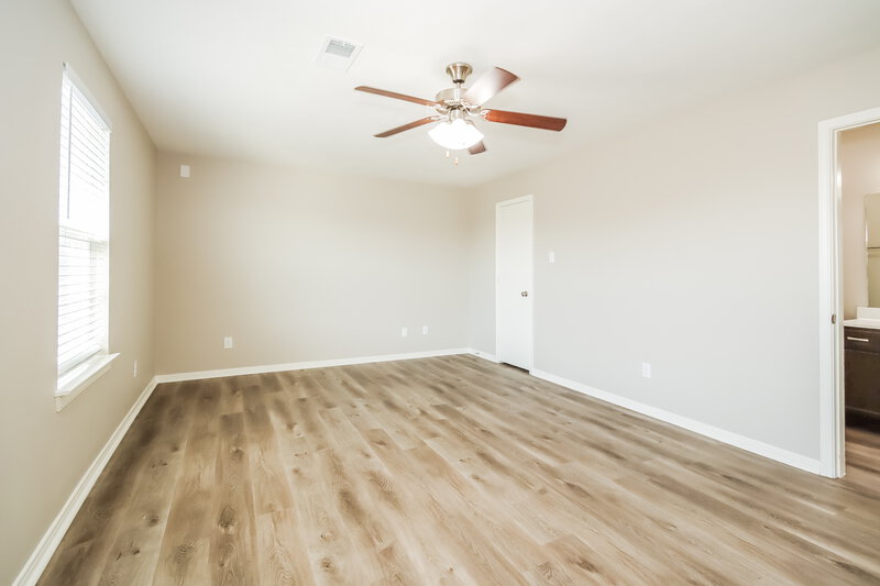 2,165/Mo, 5754 Saluda Creek Ln Houston, TX 77085 Main Bedroom View 2