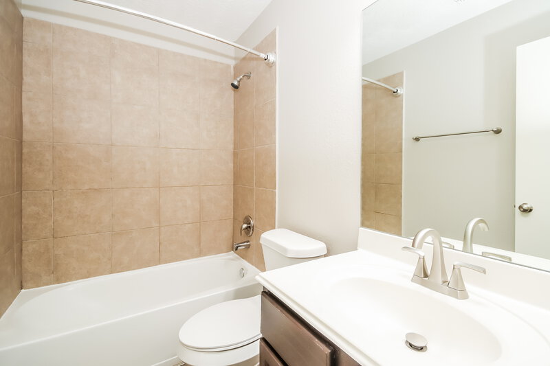 2,165/Mo, 5754 Saluda Creek Ln Houston, TX 77085 Bathroom View 2