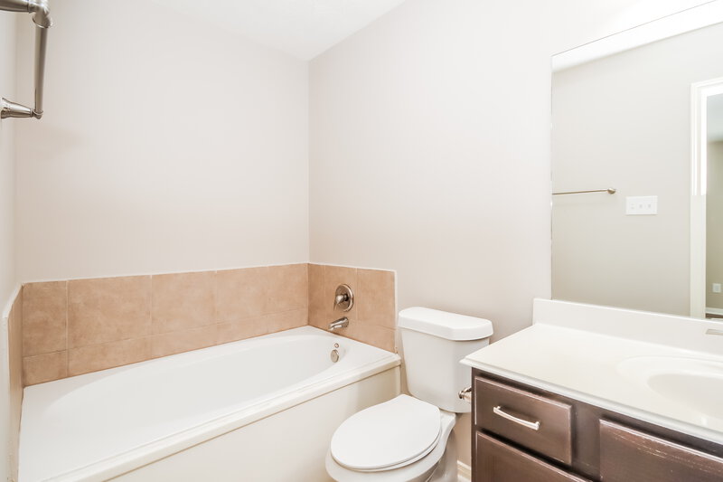 2,165/Mo, 5754 Saluda Creek Ln Houston, TX 77085 Bathroom View 3