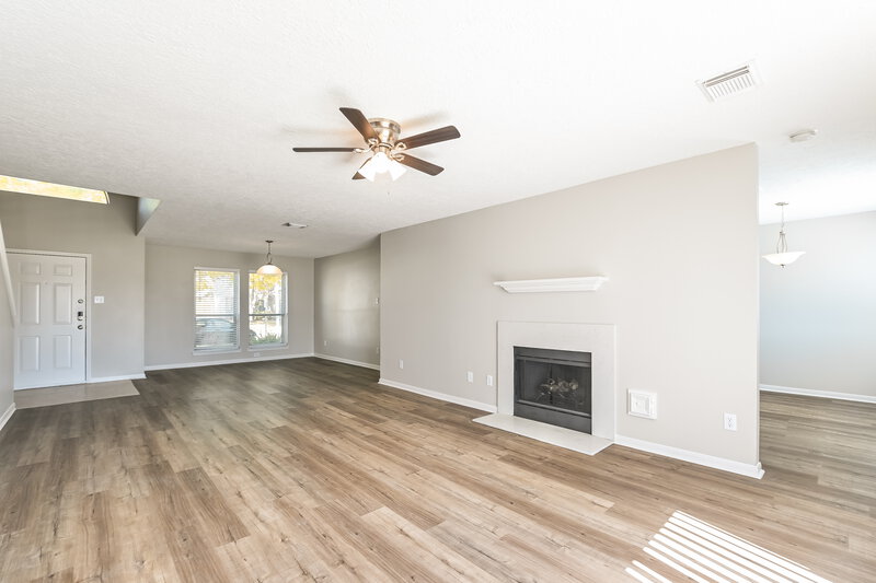 2,440/Mo, 1714 Oak Meadow Dr Kemah, TX 77565 Living Room View