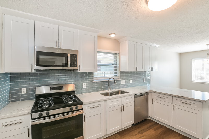 2,440/Mo, 1714 Oak Meadow Dr Kemah, TX 77565 Kitchen View