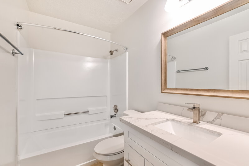 2,440/Mo, 1714 Oak Meadow Dr Kemah, TX 77565 Bathroom View