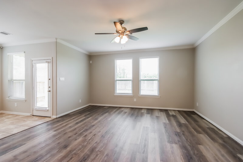 2,580/Mo, 8314 Bay Run Ave Baytown, TX 77521 Living Room View