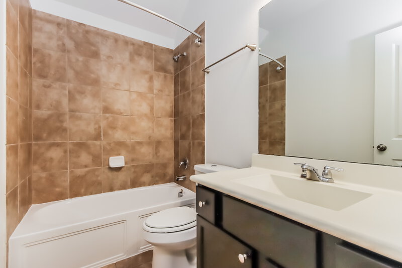 2,580/Mo, 8314 Bay Run Ave Baytown, TX 77521 Bathroom View