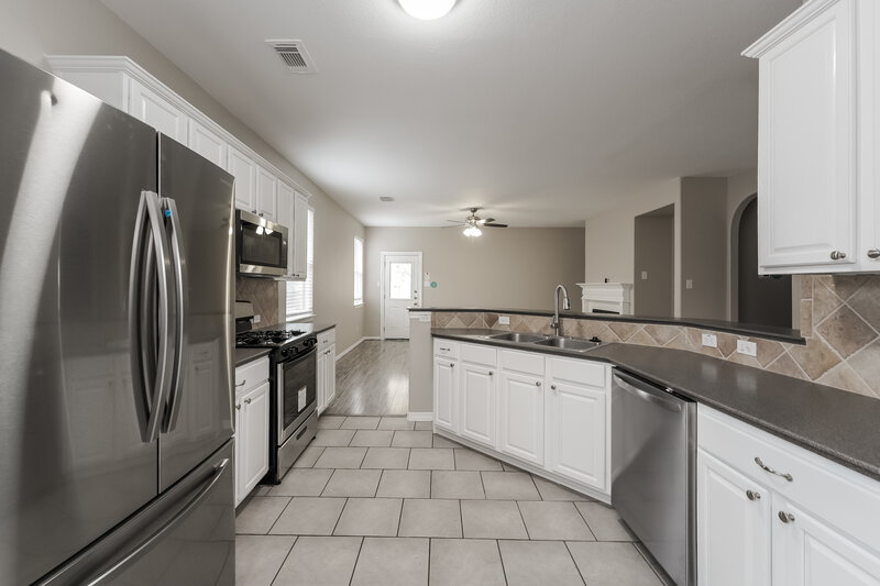 2,400/Mo, 207 Riverway Bluff Ln Richmond, TX 77406 Kitchen View