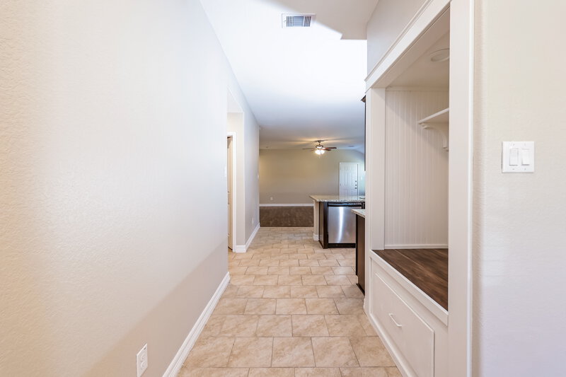 2,235/Mo, 9414 Paloma Creek Dr Tomball, TX 77375 Foyer View 2
