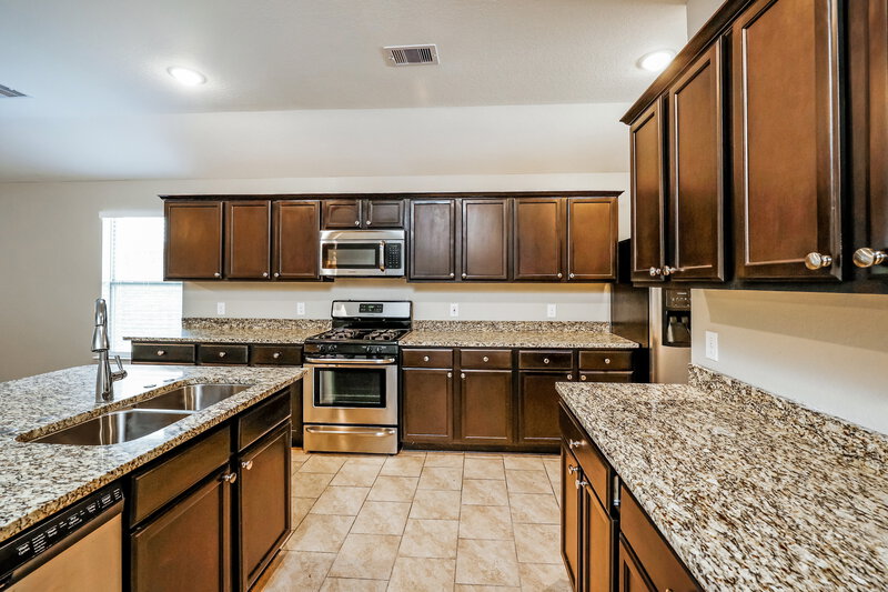 2,235/Mo, 9414 Paloma Creek Dr Tomball, TX 77375 Kitchen View 2