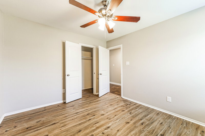 2,235/Mo, 9414 Paloma Creek Dr Tomball, TX 77375 Bedroom View