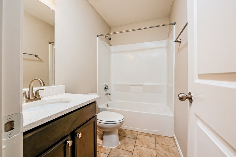 2,235/Mo, 9414 Paloma Creek Dr Tomball, TX 77375 Bathroom View