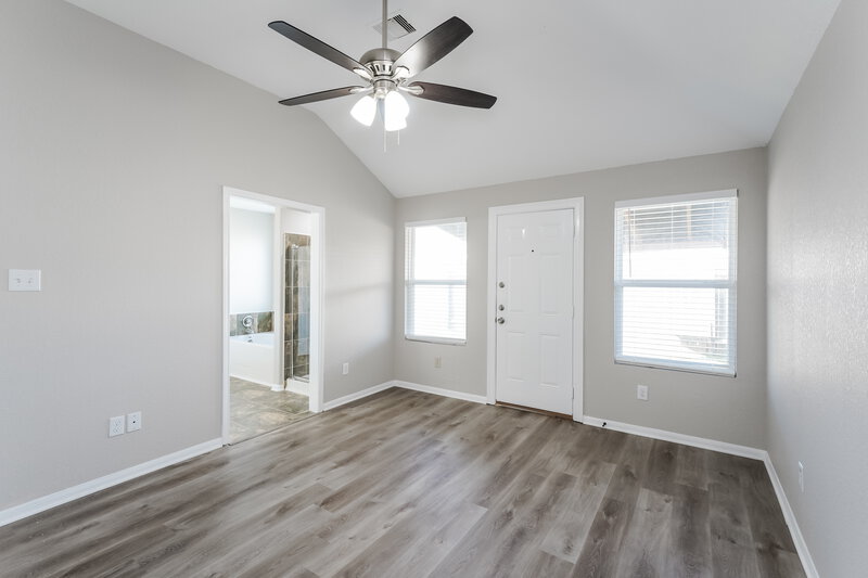 2,040/Mo, 3131 View Valley Trl Katy, TX 77493 Main Bedroom View