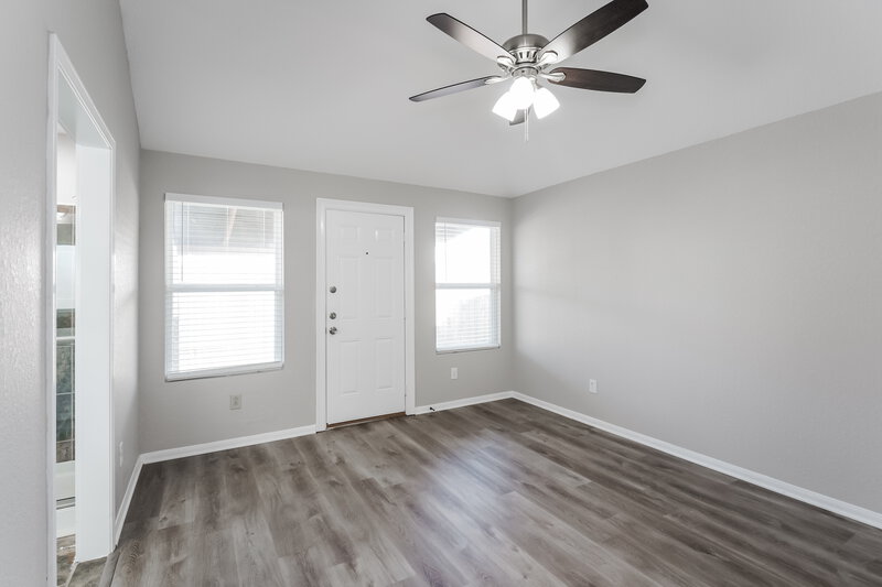 2,040/Mo, 3131 View Valley Trl Katy, TX 77493 Main Bedroom View 2