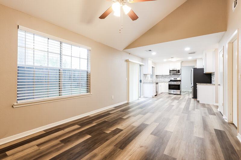 2,180/Mo, 3 Rockridge Ct Spring, TX 77381 Living Room View 2