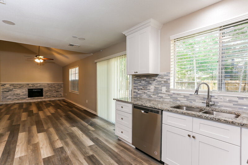 2,155/Mo, 3 Rockridge Ct Spring, TX 77381 Kitchen View 2