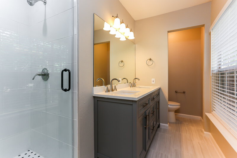 2,155/Mo, 3 Rockridge Ct Spring, TX 77381 Main Bathroom View