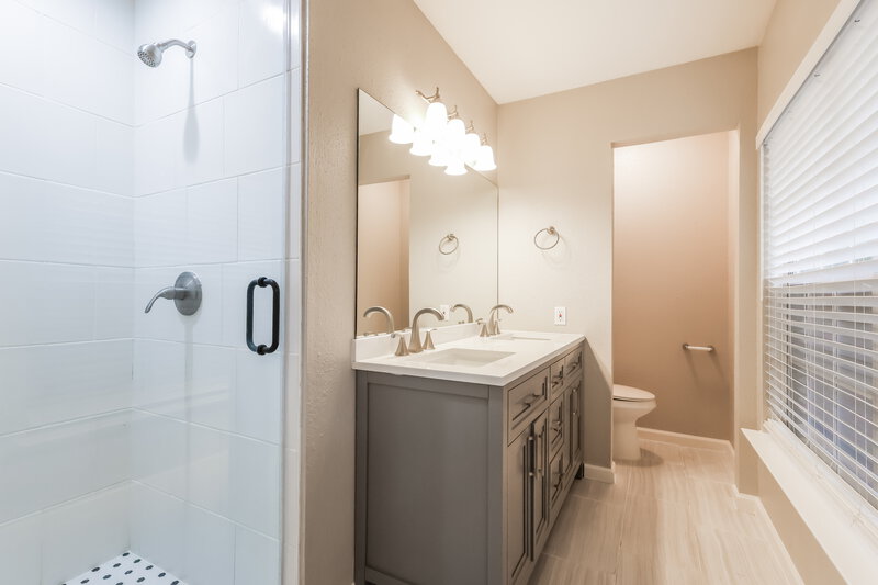 2,180/Mo, 3 Rockridge Ct Spring, TX 77381 Main Bathroom View