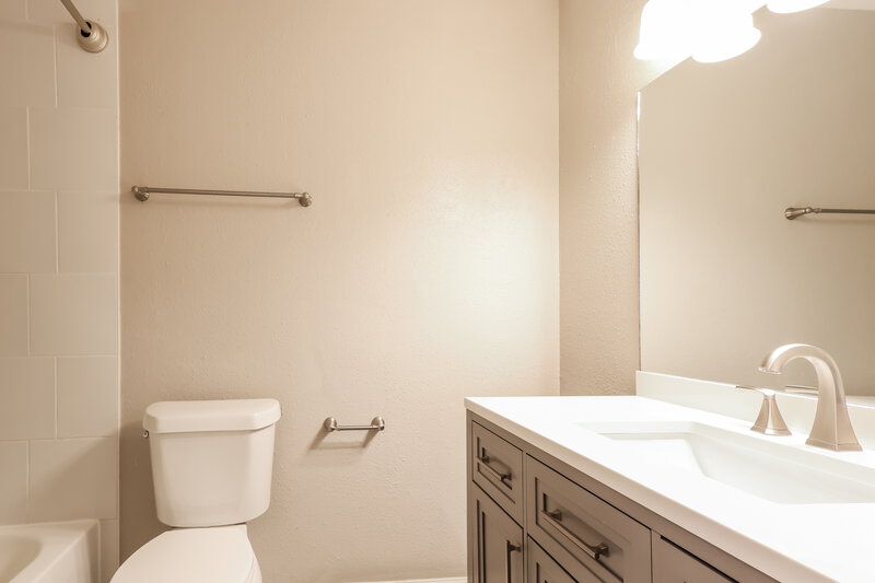 2,180/Mo, 3 Rockridge Ct Spring, TX 77381 Bathroom View