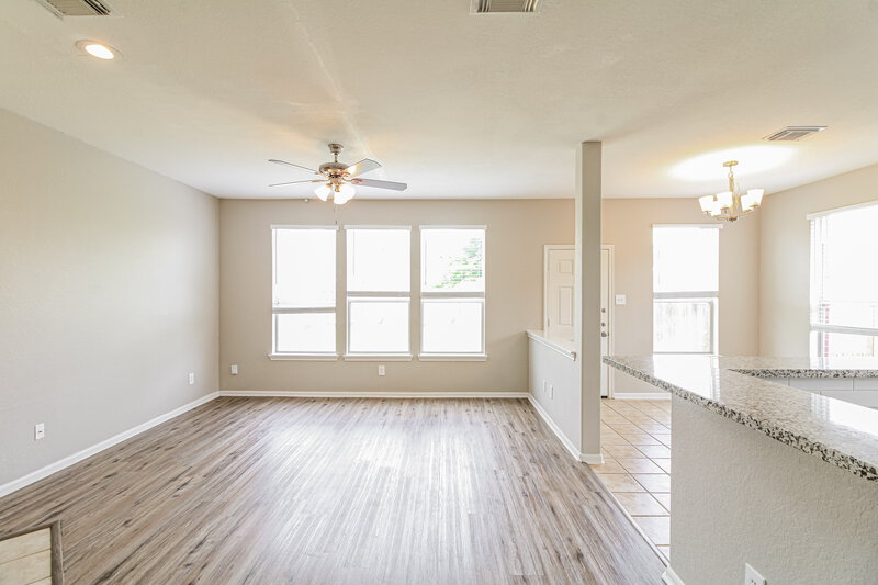 2,500/Mo, 11305 Shoal Creek Dr Pearland, TX 77584 Living Room View