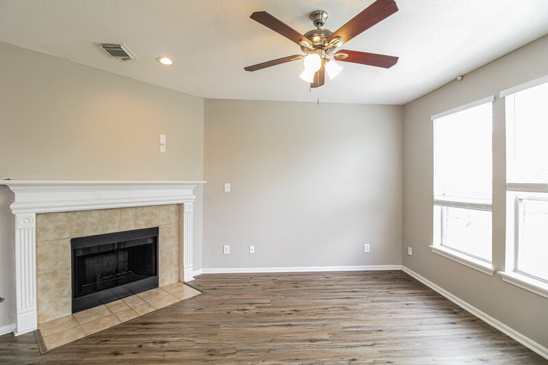 2,500/Mo, 11305 Shoal Creek Dr Pearland, TX 77584 Living Room View 3