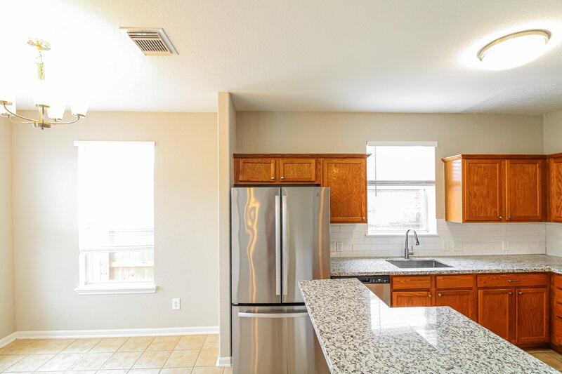 2,500/Mo, 11305 Shoal Creek Dr Pearland, TX 77584 Kitchen View