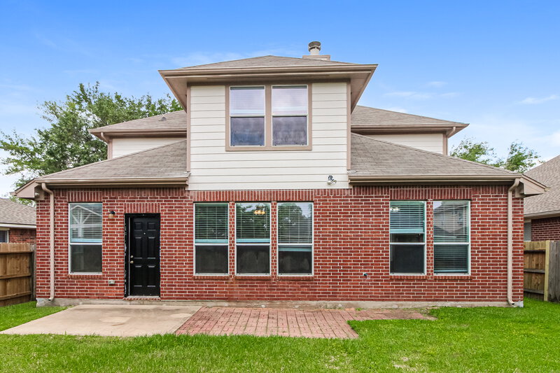 2,500/Mo, 11305 Shoal Creek Dr Pearland, TX 77584 Rear View