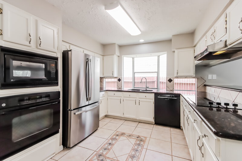 2,340/Mo, 5414 Garden Village Dr Humble, TX 77339 Kitchen View 2
