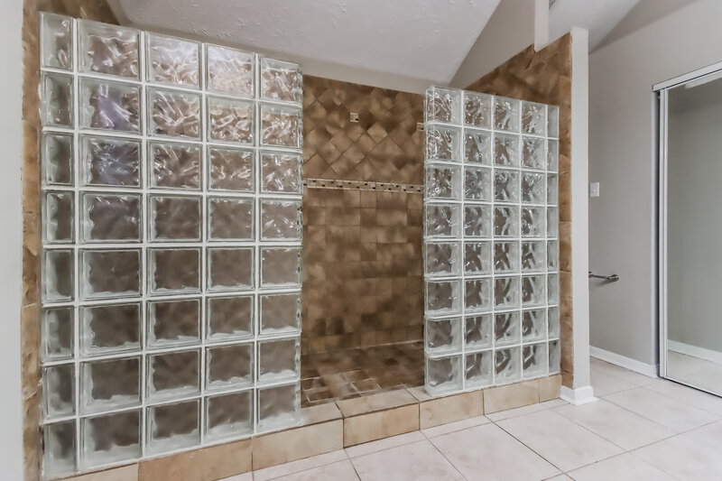2,340/Mo, 5414 Garden Village Dr Humble, TX 77339 Main Bathroom View 2