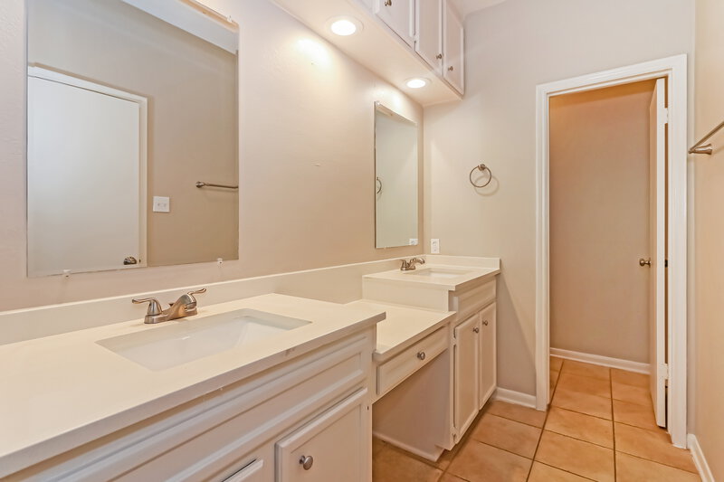 2,365/Mo, 2951 Lakeview Dr Missouri City, TX 77459 Main Bathroom View 2