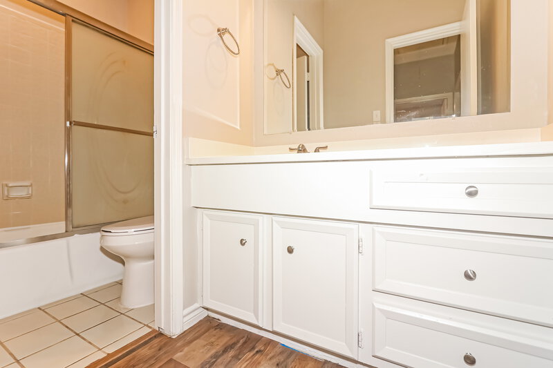 2,365/Mo, 2951 Lakeview Dr Missouri City, TX 77459 Bathroom View