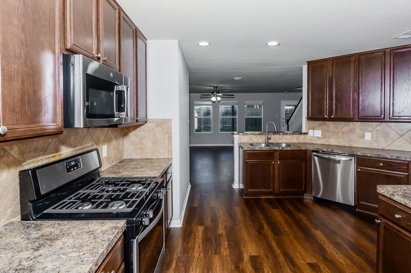 2,585/Mo, 21102 Fox Orchard Ct Humble, TX 77338 Kitchen View
