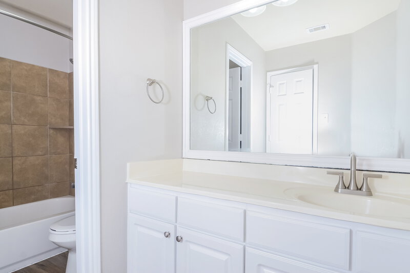 2,585/Mo, 21102 Fox Orchard Ct Humble, TX 77338 Main Bathroom View