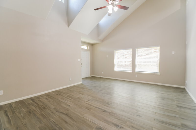 2,320/Mo, 5106 Bay Ln Bacliff, TX 77518 Living Room View