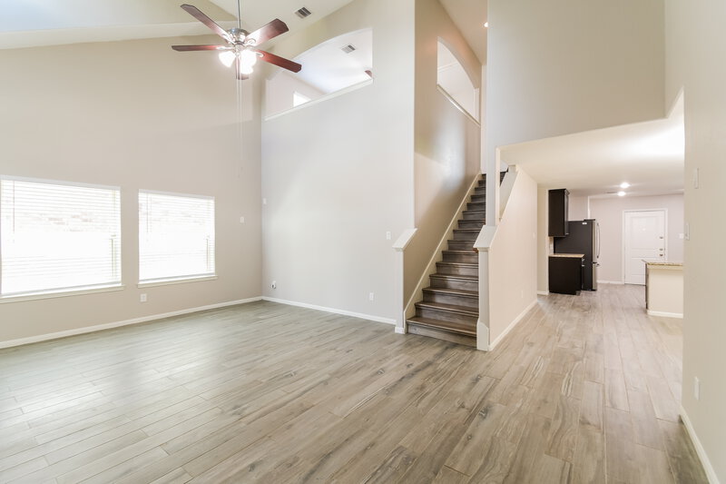 2,320/Mo, 5106 Bay Ln Bacliff, TX 77518 Living Room View 2