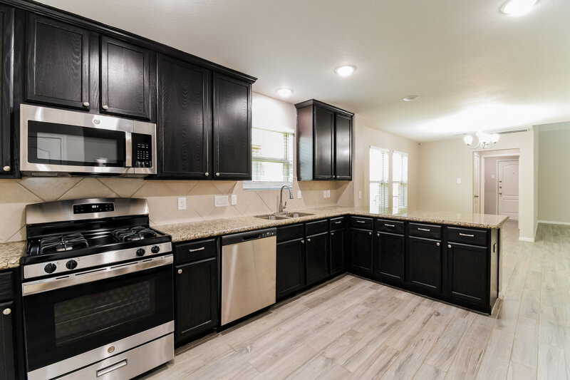 2,320/Mo, 5106 Bay Ln Bacliff, TX 77518 Kitchen View 2