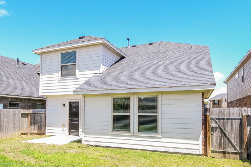 2,320/Mo, 5106 Bay Ln Bacliff, TX 77518 Rear View 2