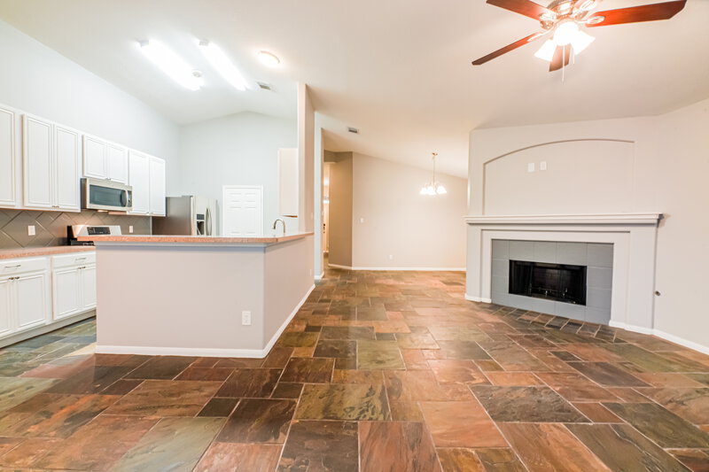 2,340/Mo, 5808 Orchard Spring Ct Pearland, TX 77581 Living Room View