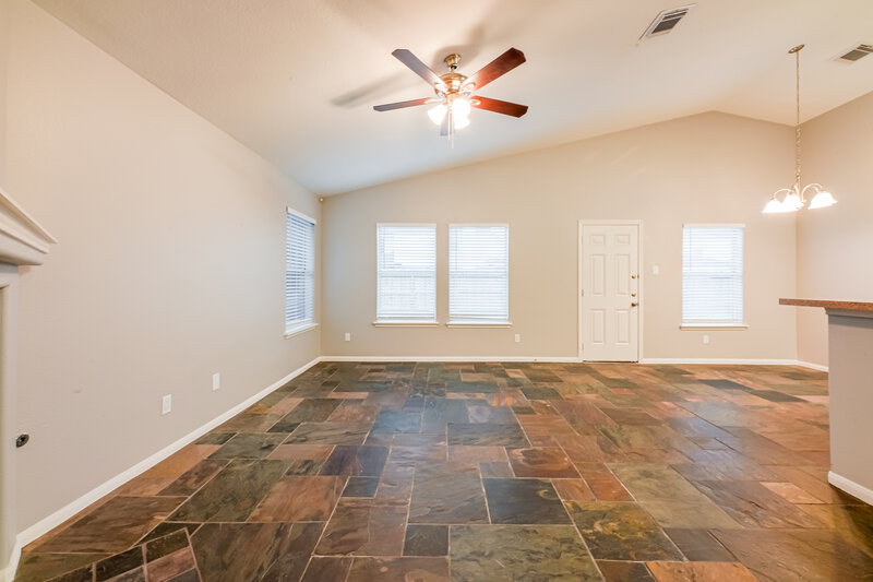 2,340/Mo, 5808 Orchard Spring Ct Pearland, TX 77581 Living Room View 2