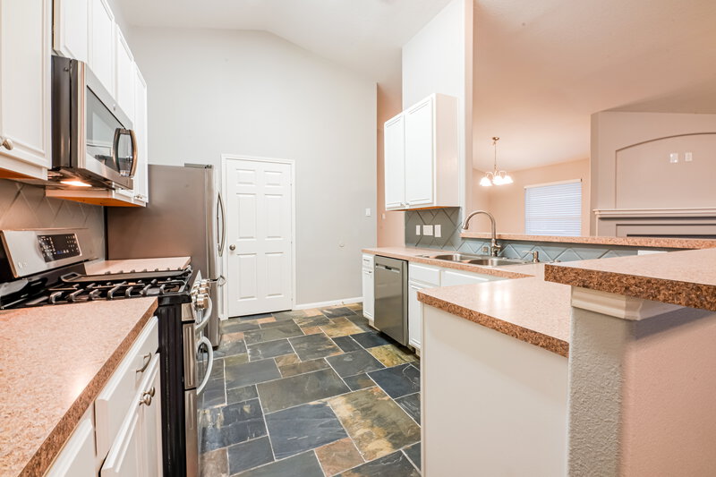 2,340/Mo, 5808 Orchard Spring Ct Pearland, TX 77581 Kitchen View