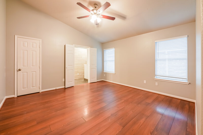 2,340/Mo, 5808 Orchard Spring Ct Pearland, TX 77581 Main Bedroom View