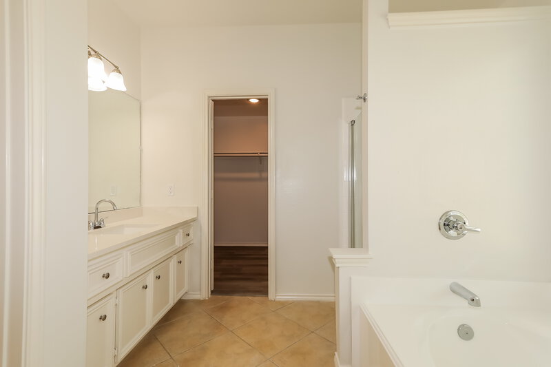 1,970/Mo, 2438 Colonial Springs Ln Spring, TX 77386 Main Bathroom View