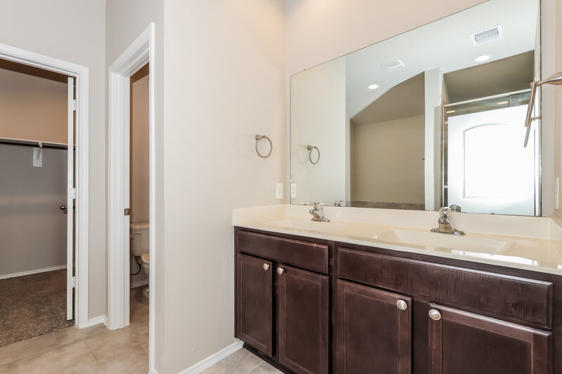 1,840/Mo, 20117 Lecrete Mill Dr New Caney, TX 77357 Main Bathroom View