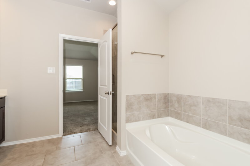 1,840/Mo, 20117 Lecrete Mill Dr New Caney, TX 77357 Main Bathroom View 2