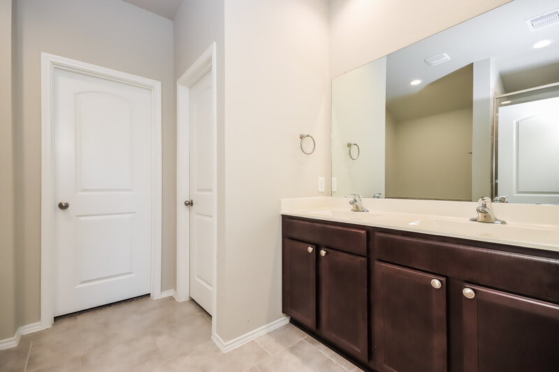 1,980/Mo, 20117 Lecrete Mill Dr New Caney, TX 77357 Bathroom View
