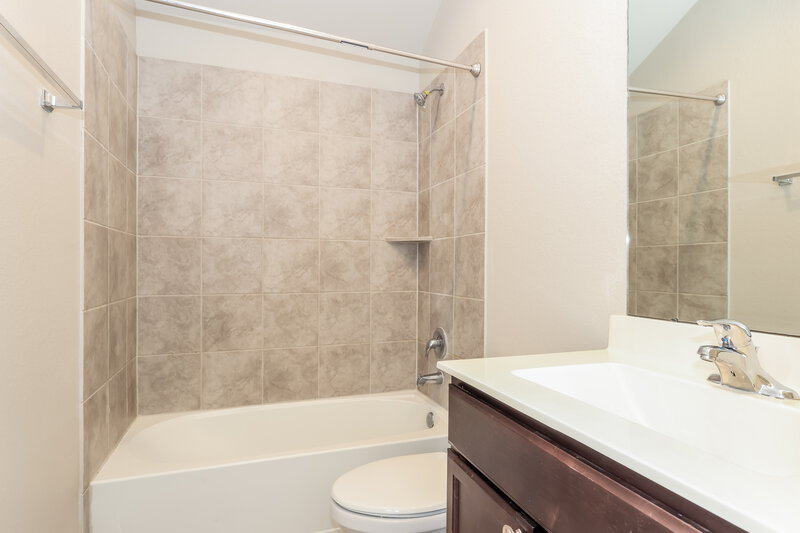 1,840/Mo, 20117 Lecrete Mill Dr New Caney, TX 77357 Bathroom View