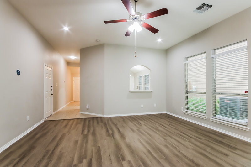 2,055/Mo, 12931 Palm Leaf Ct Houston, TX 77044 Living Room View 2