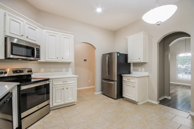 2,055/Mo, 12931 Palm Leaf Ct Houston, TX 77044 Kitchen View 2